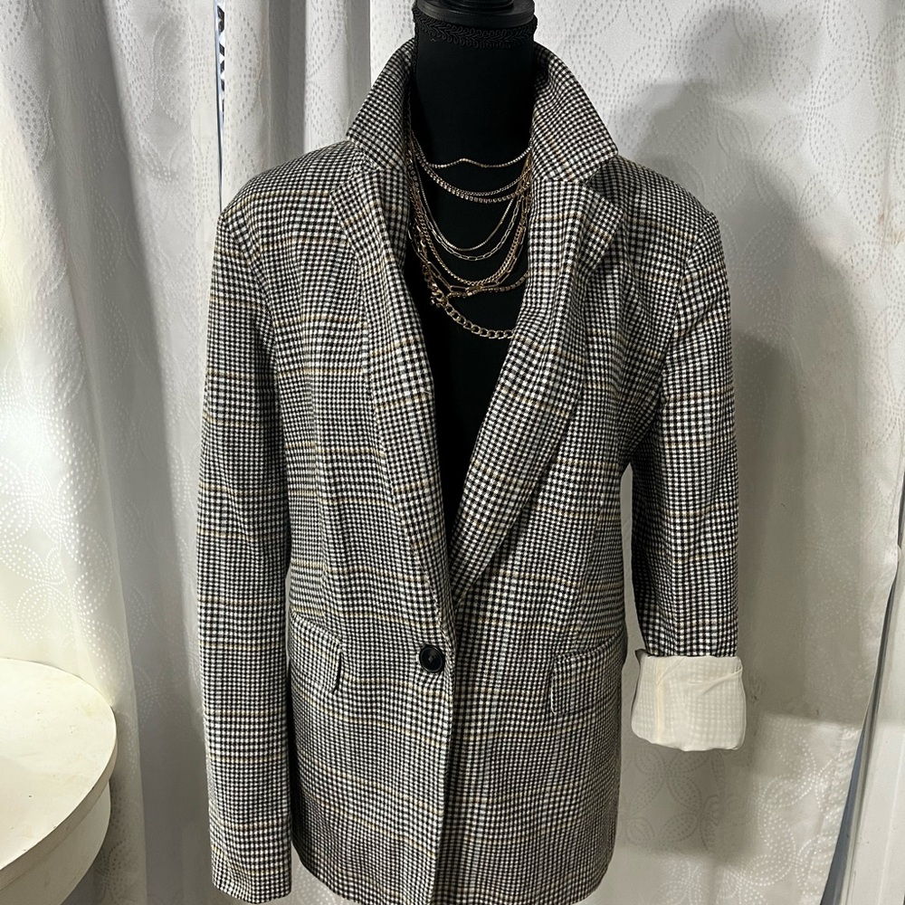 Classic Black and White Houndstooth Blazer